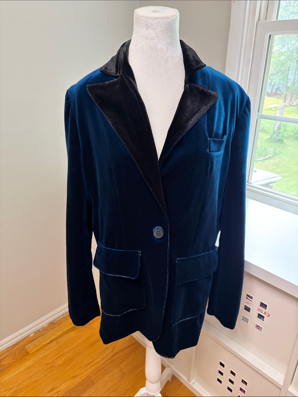 Oyrosy Women's Blue Velvet Blazer Jacket Black Lapels NWT Size Medium